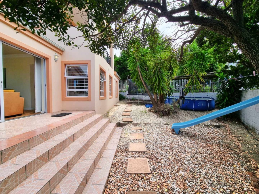 5 Bedroom Property for Sale in Chanteclair Western Cape